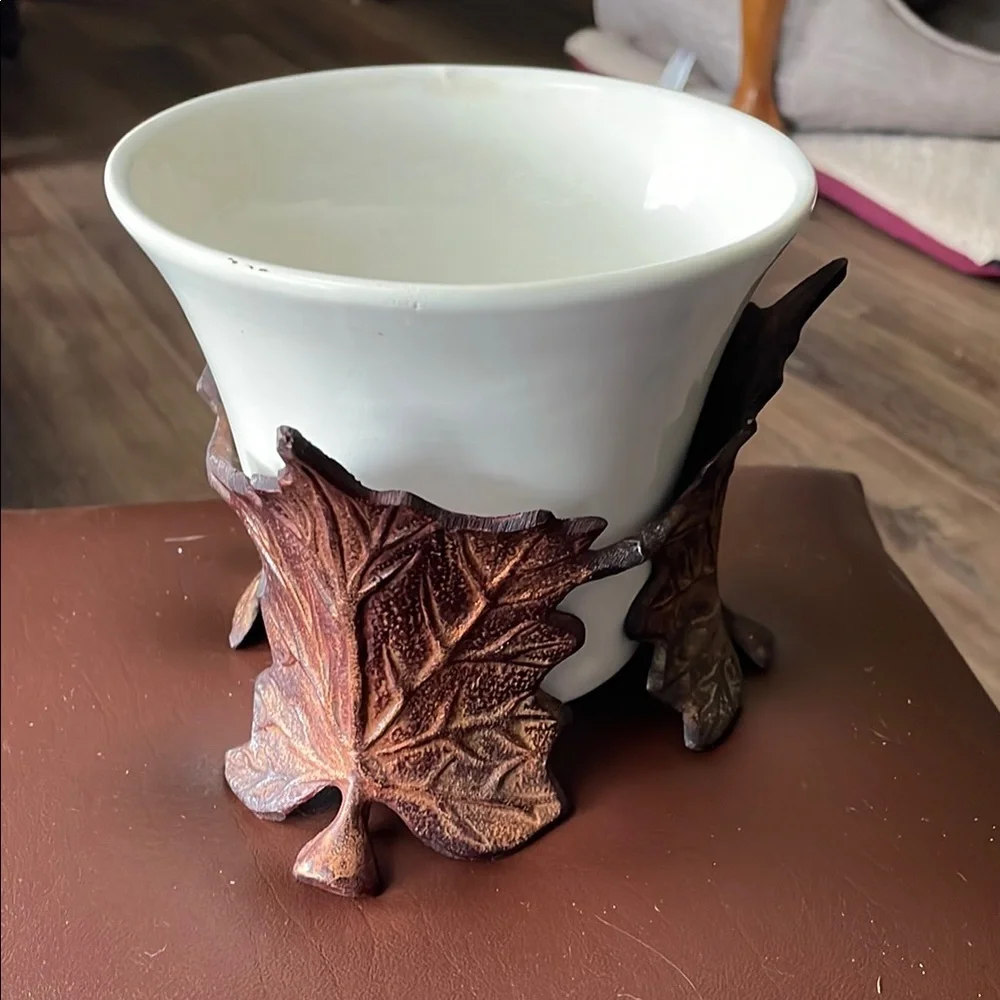 VTG Hosley Classic Collection Triple Leaf Cast Metal Flowerpot Holder